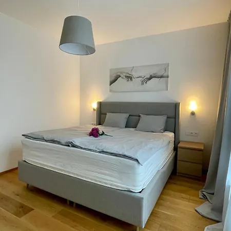 Διαμέρισμα Brand New Cozy And Free Street Parking *