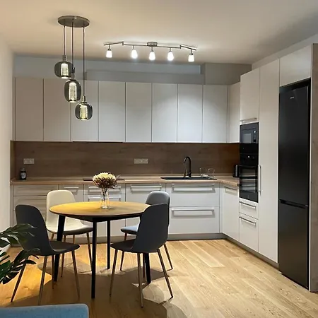 Brand New Cozy And Free Street Parking